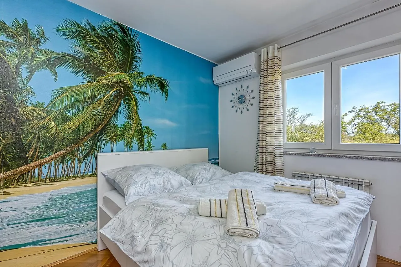 App Mariella 150M From The Sea - Happy Rentals Umag